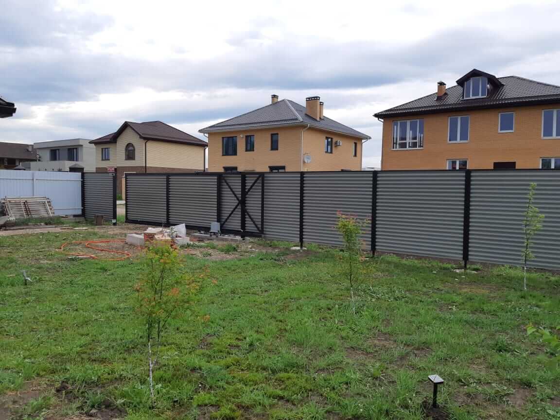 zabor-zhalyuzi-ral8019-temnyy-shokolad-foto3 в Рубежном