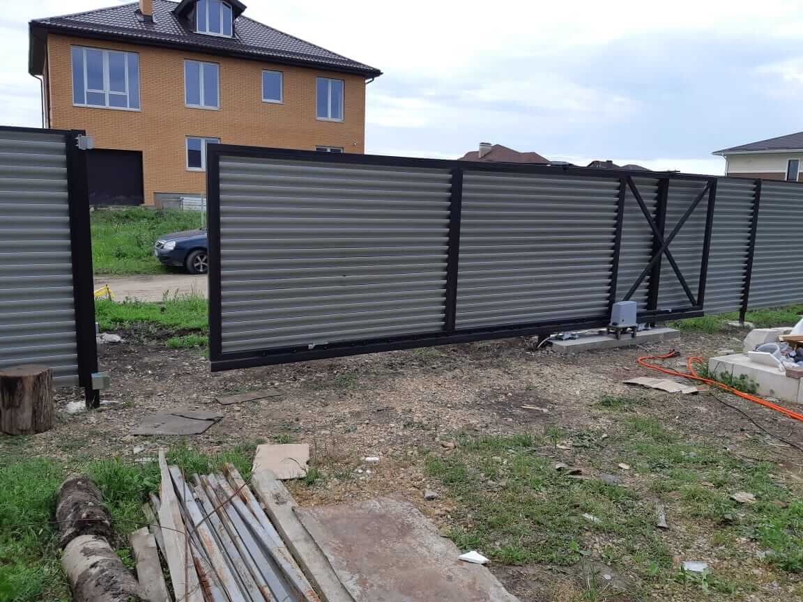 zabor-zhalyuzi-ral8019-temnyy-shokolad-foto4 в Рубежном