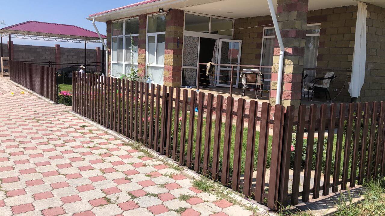 забор из штакетника шоколад фото1 в Рубежном