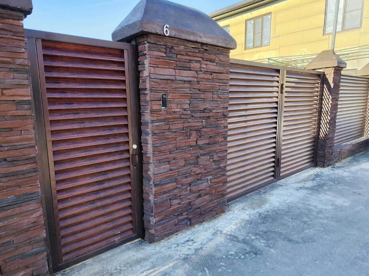 Забор с ламелями Еврожалюзи 43м Красный Каштан Printech в Рубежном