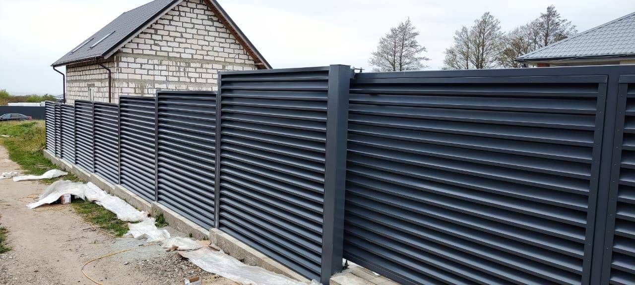 Забор-жалюзи из ламелей ЭКО-Z 24м RAL7024 Серый Графит в Рубежном