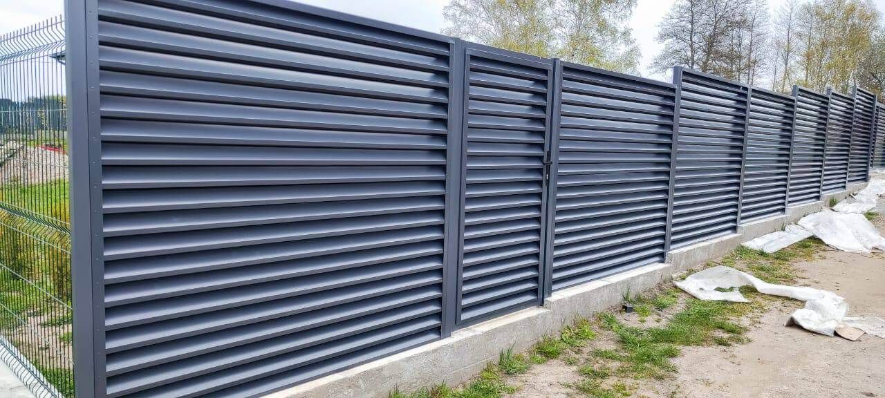 Забор-жалюзи из ламелей ЭКО-Z 24м RAL7024 Серый Графит фото 2 в Рубежном