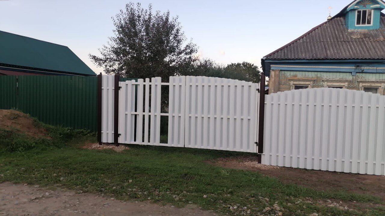 Забор из евроштакетника 24м RAL9003/9003 Белый двухсторонний фото 1 в Рубежном
