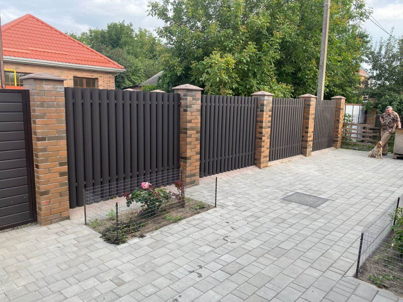 Забор из штакетника полукруглого 22м RAL8019 Темный Шоколад МАТТЕ фото 3 в Рубежном