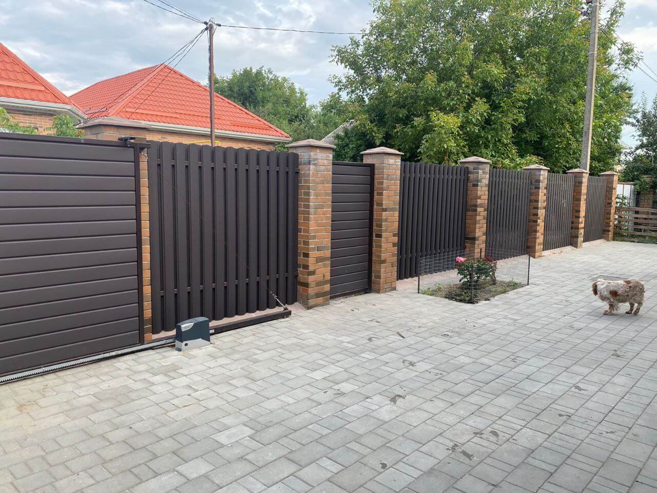 Забор из штакетника полукруглого 22м RAL8019 Темный Шоколад МАТТЕ фото 2 в Рубежном