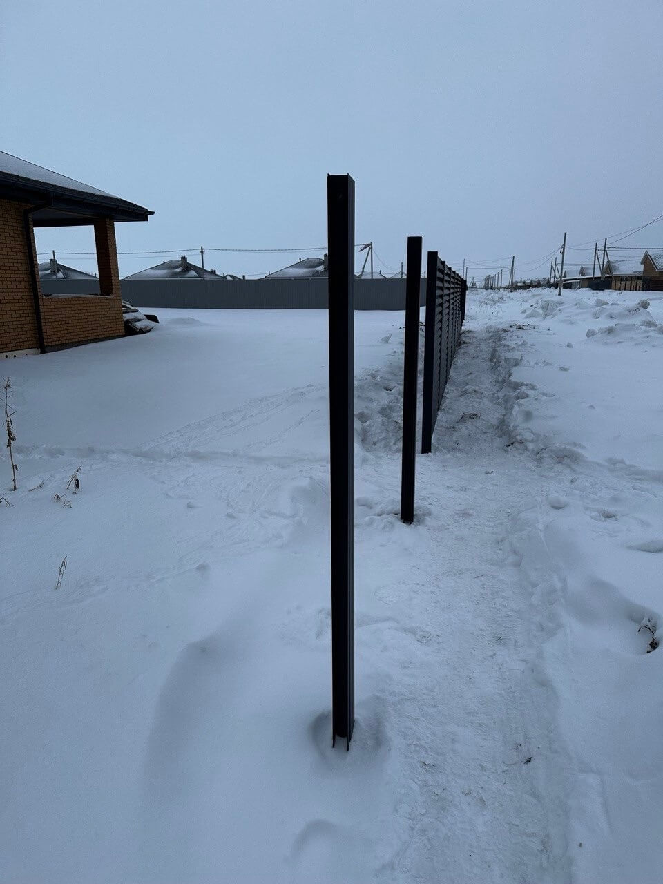 Забор-жалюзи из ламелей еврожалюзи 57м RAL7024 Серый Графит МАТТЕ фото 5 в Рубежном