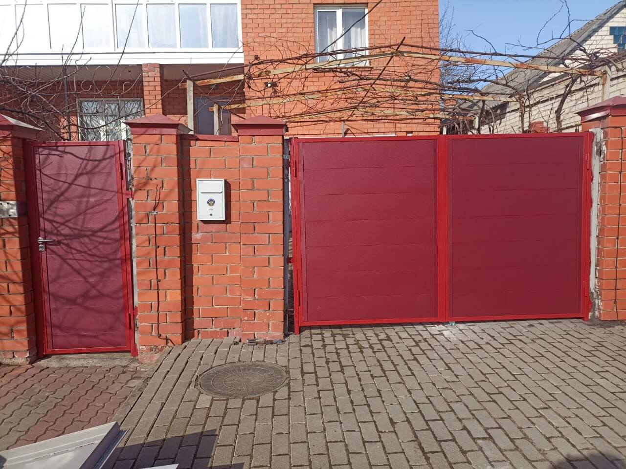 Ворота и калитка из металлопланкена 4м RAL3005 Красное Вино, Стальной Бархат в Рубежном