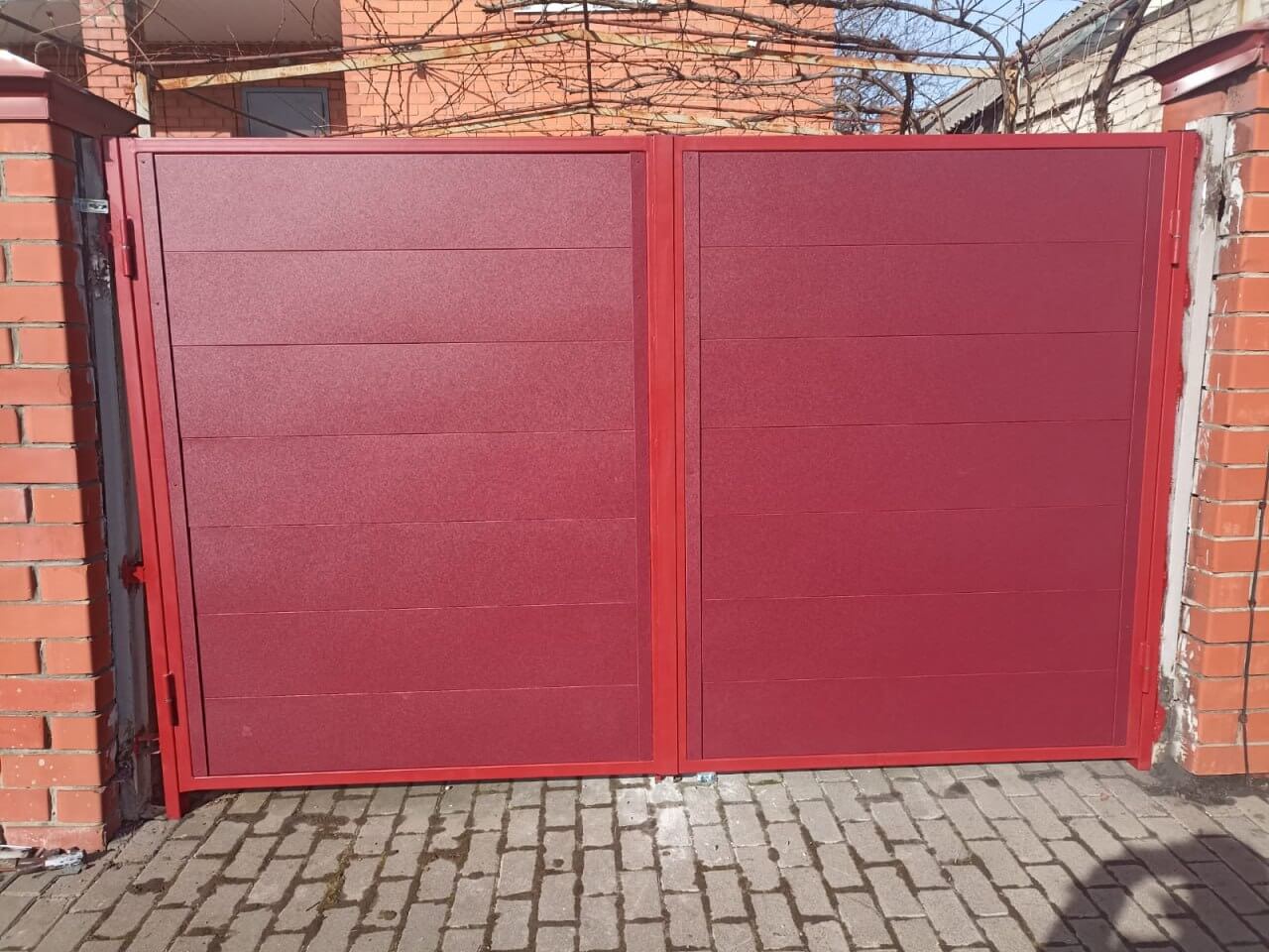 Ворота и калитка из металлопланкена 4м RAL3005 Красное Вино, Стальной Бархат фото 1 в Рубежном