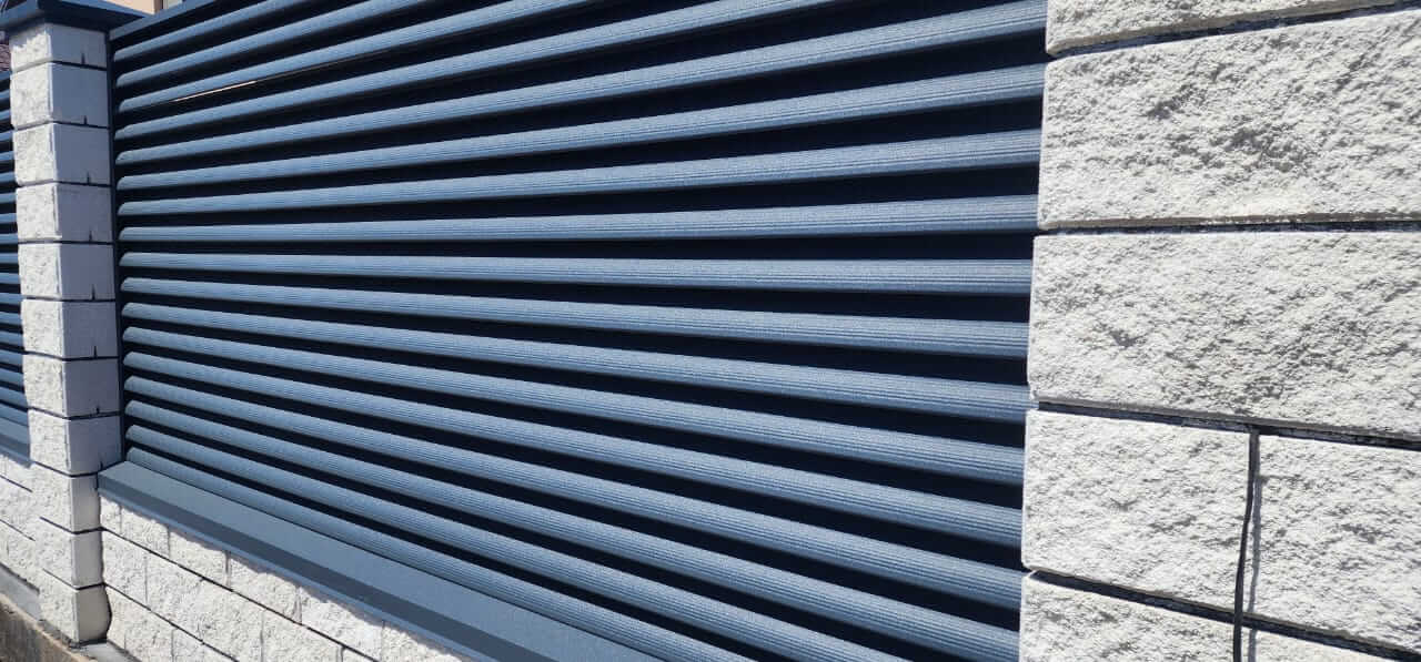 Забор из ламелей Еврожалюзи 32м RAL7024/7024 Серый Графит двусторонний МАТТЕ фото 1 в Рубежном
