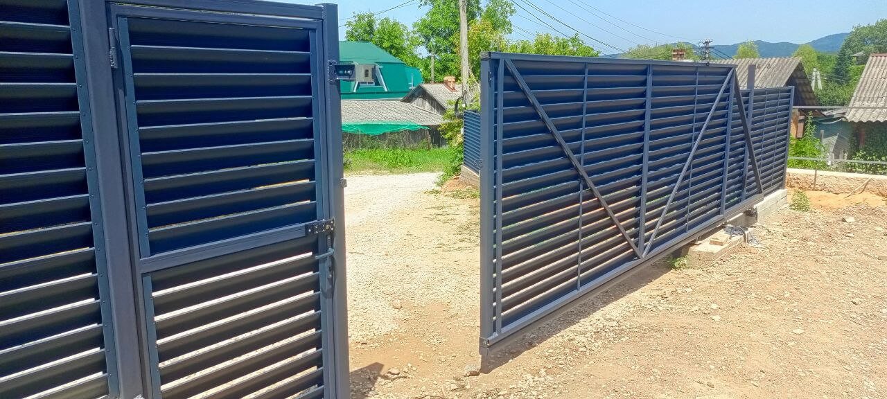 Забор-жалюзи из ламелей Еврожалюзи 53м RAL7024 Серый Графит МАТТЕ фото 16 в Рубежном