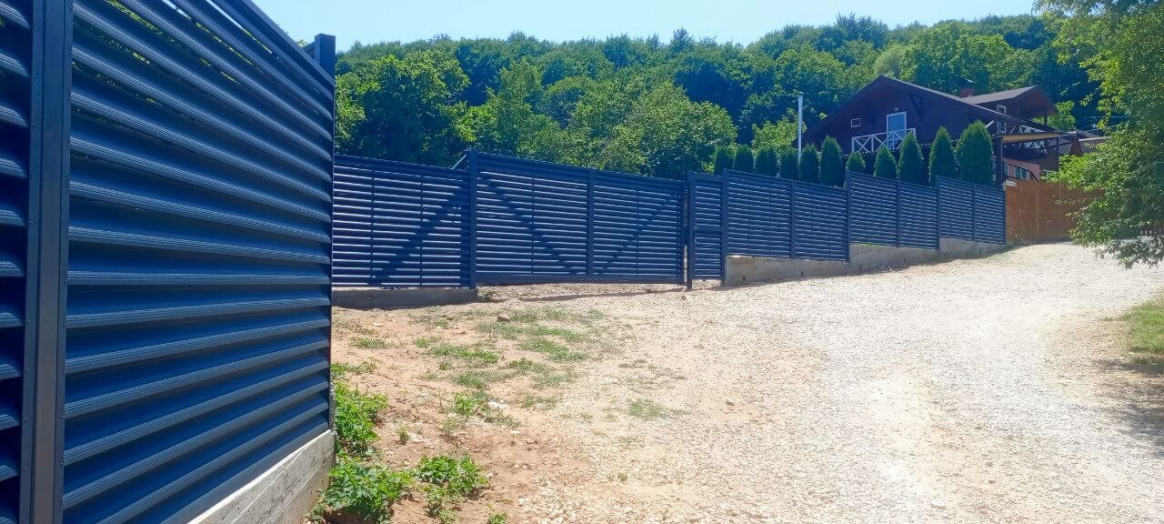 Забор-жалюзи из ламелей Еврожалюзи 53м RAL7024 Серый Графит МАТТЕ фото 8 в Рубежном