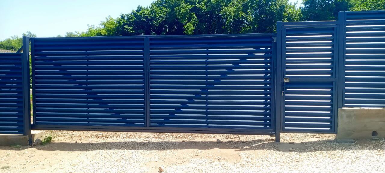 Забор-жалюзи из ламелей Еврожалюзи 53м RAL7024 Серый Графит МАТТЕ фото 5 в Рубежном