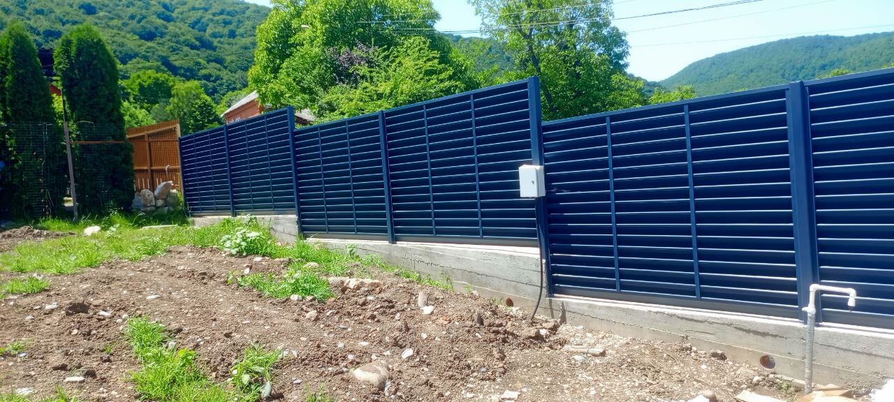 Забор-жалюзи из ламелей Еврожалюзи 53м RAL7024 Серый Графит МАТТЕ фото 3 в Рубежном