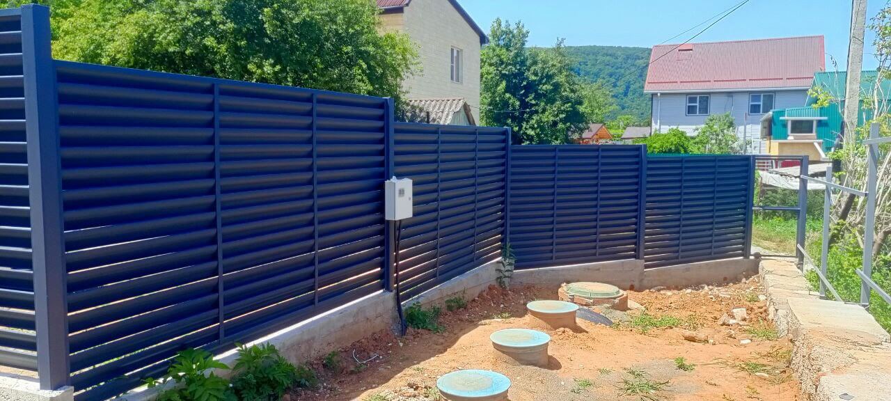 Забор-жалюзи из ламелей Еврожалюзи 53м RAL7024 Серый Графит МАТТЕ фото 2 в Рубежном
