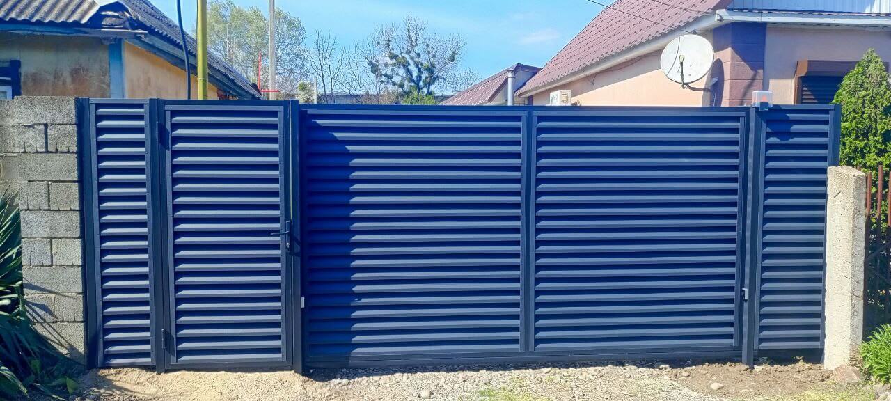 Забор-жалюзи из ламелей Еврожалюзи 53м RAL7024 Серый Графит МАТТЕ фото 1 в Рубежном