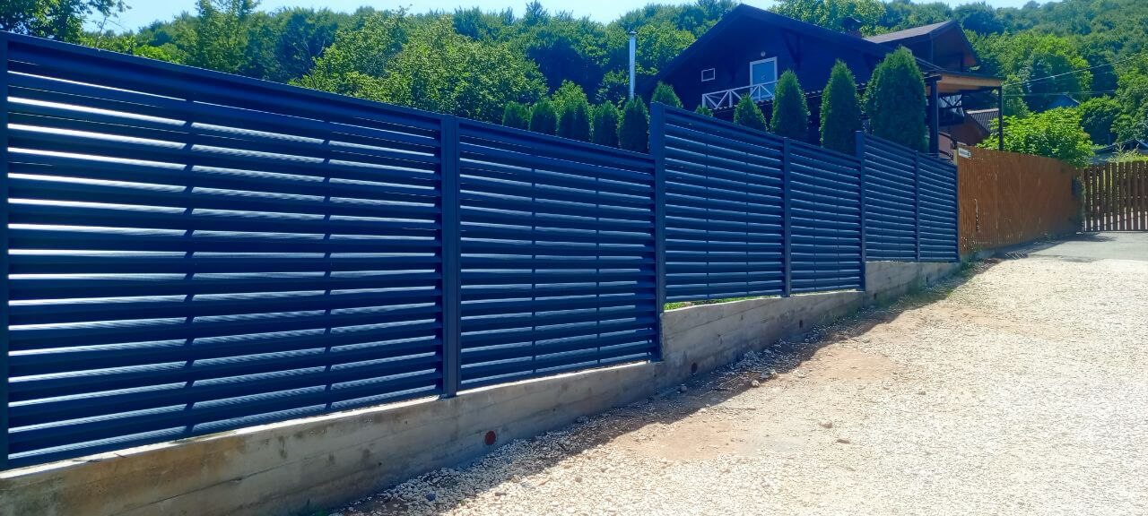Забор-жалюзи из ламелей Еврожалюзи 53м RAL7024 Серый Графит МАТТЕ фото 12 в Рубежном