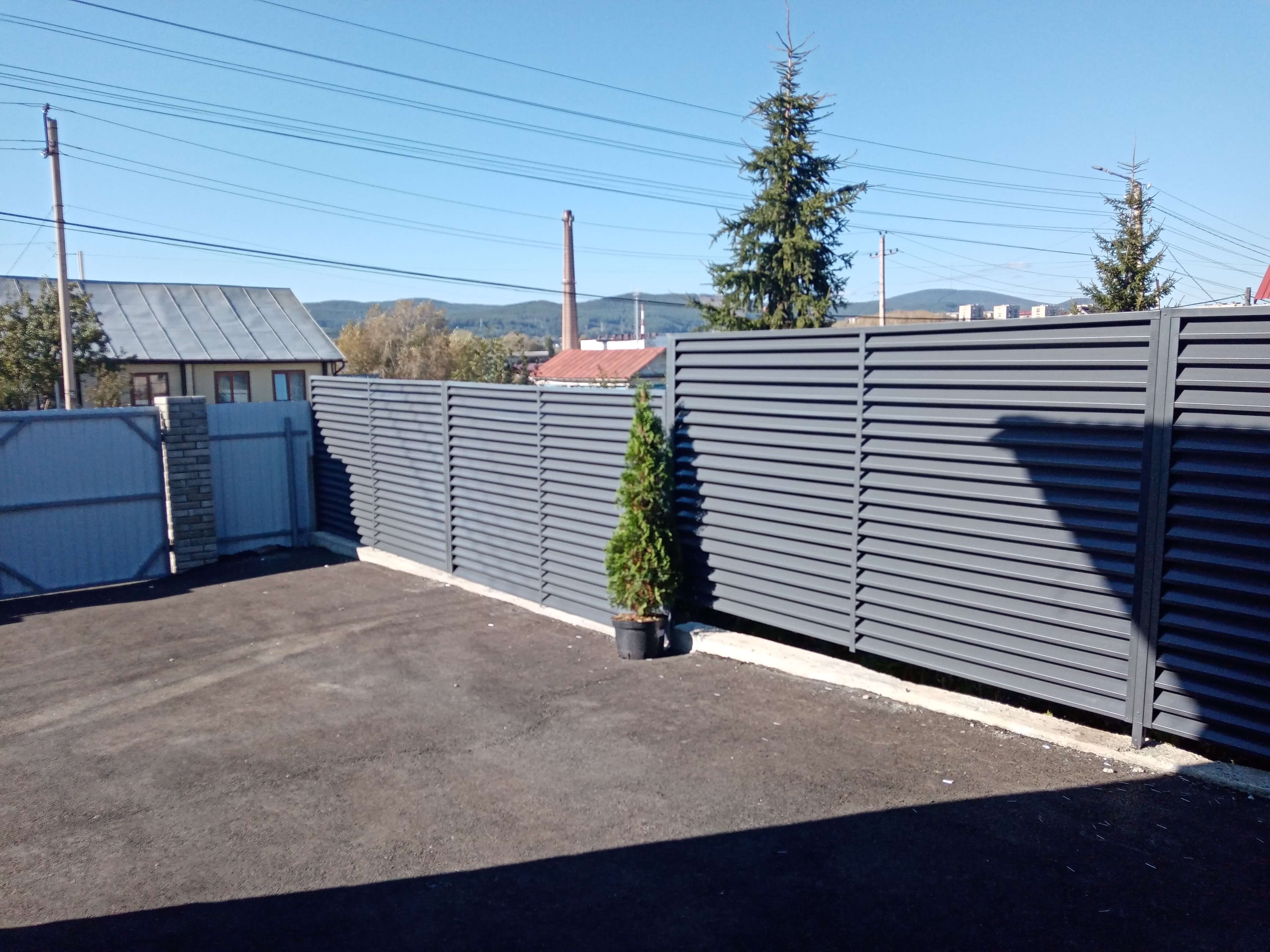 Забор-жалюзи из ламелей ЭКО-Z 28м RAL7024 Серый Графит в Рубежном