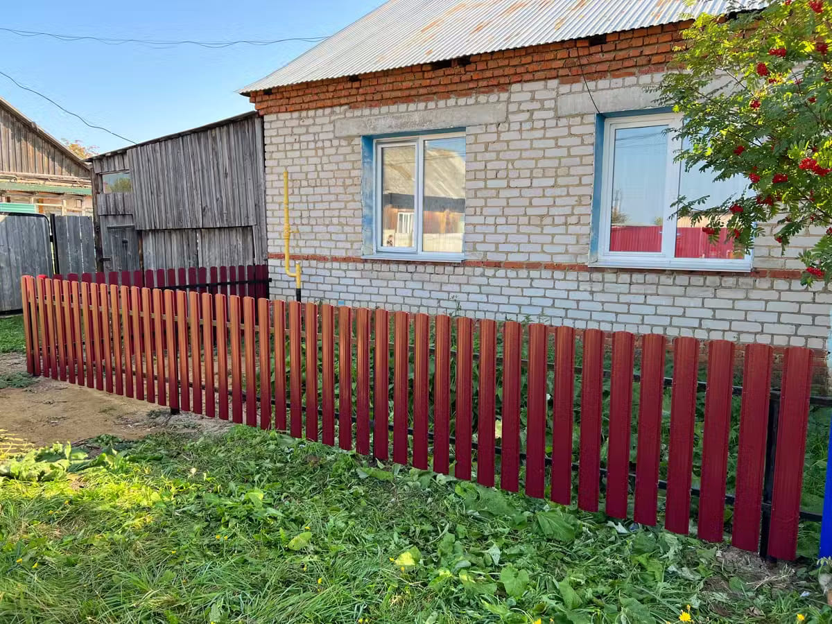 Забор из евроштакетника 9м RAL3005/3005 Красное Вино двусторонний в Рубежном
