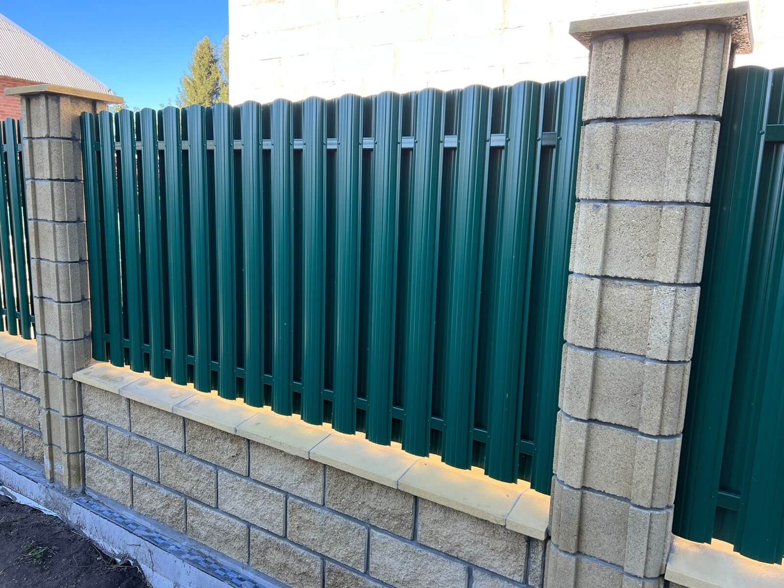 Забор из евроштакетника 22м RAL6005/6005 Зеленый Мох двусторонний фото 6 в Рубежном