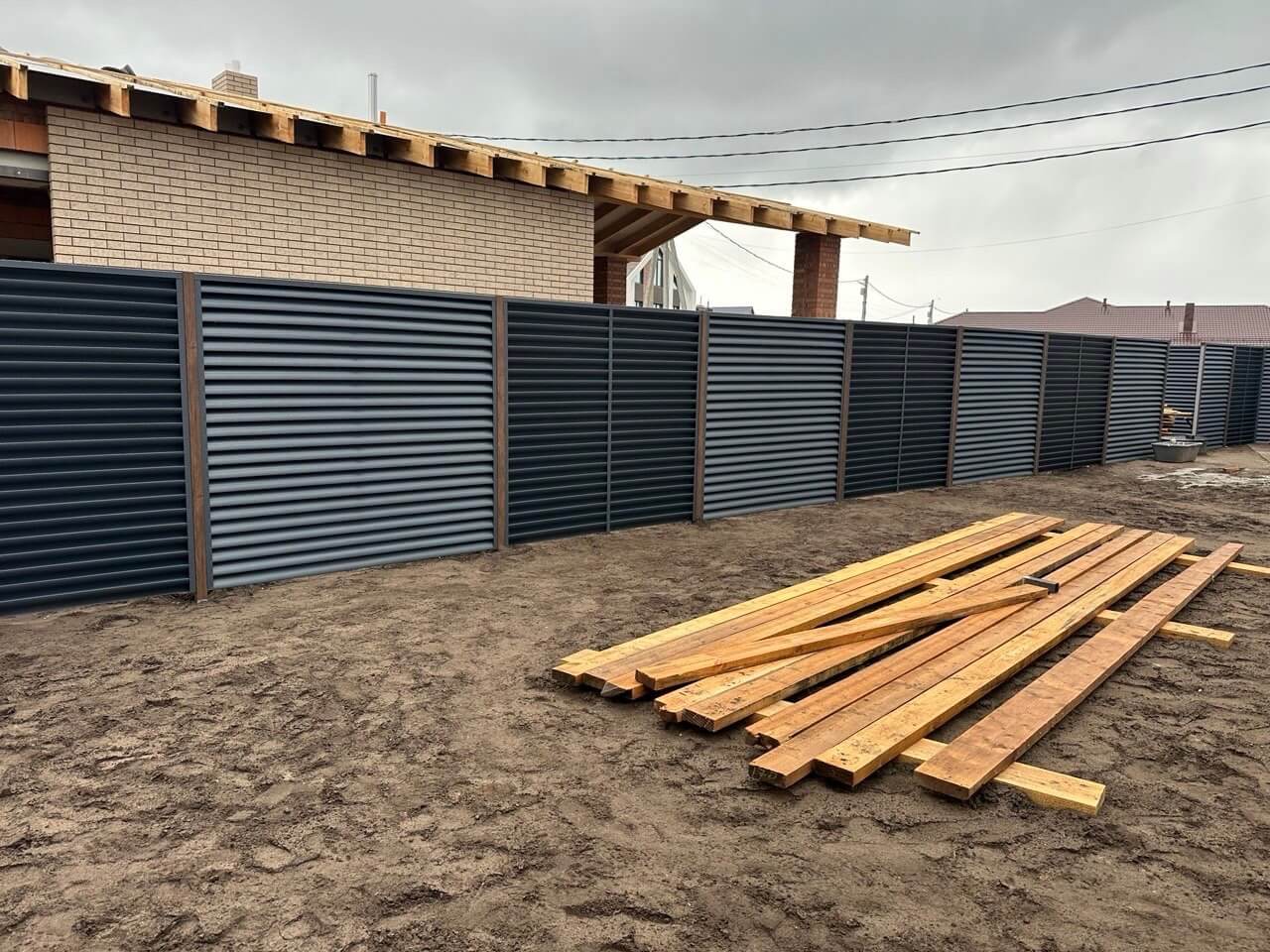 Забор из ламелей еврожалюзи 160м RAL7024/7024 Серый Графит двусторонний МАТТЕ фото 6 в Рубежном