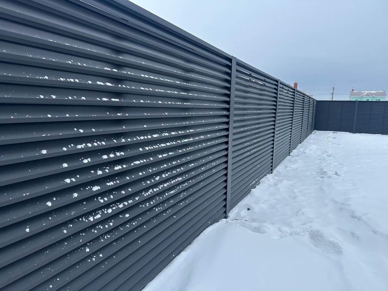 Забор-жалюзи из ламелей ЭКО-Z 130м RAL9005 Черный МАТТЕ в Рубежном