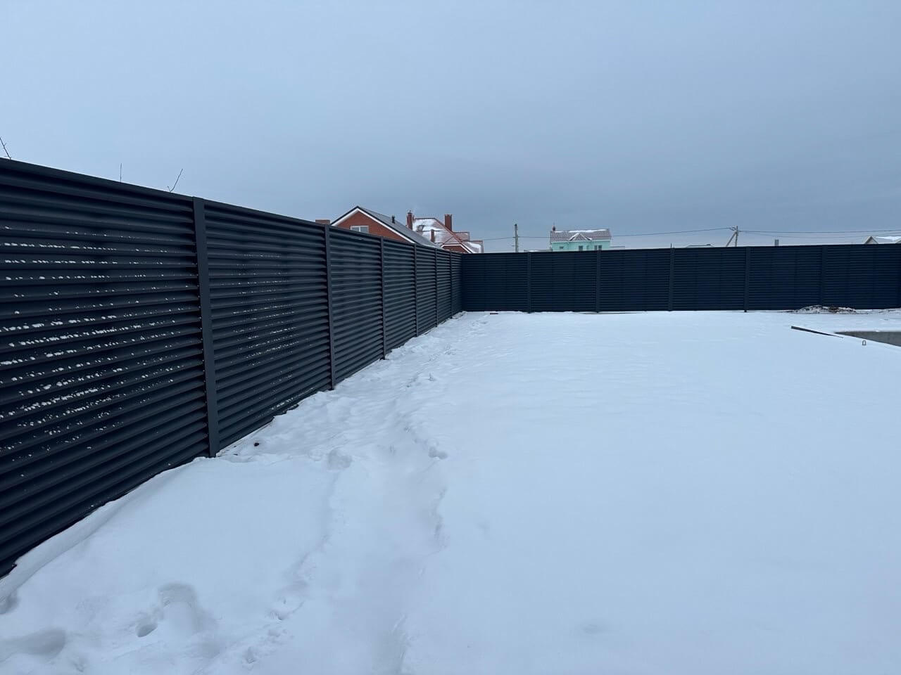 Забор-жалюзи из ламелей ЭКО-Z 130м RAL9005 Черный МАТТЕ фото 3 в Рубежном
