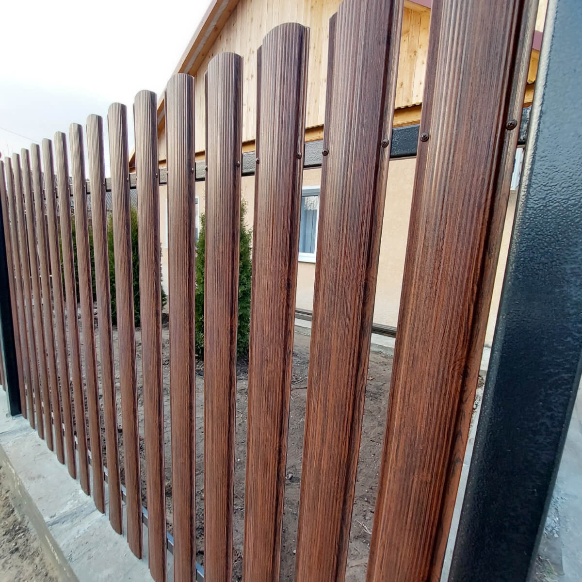 Забор из евроштакетника 13м Античный Дуб SteelArt двусторонний в Рубежном