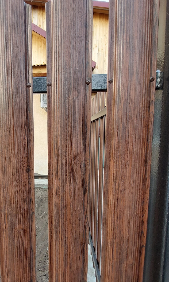 Забор из евроштакетника 13м Античный Дуб SteelArt двусторонний фото 1 в Рубежном