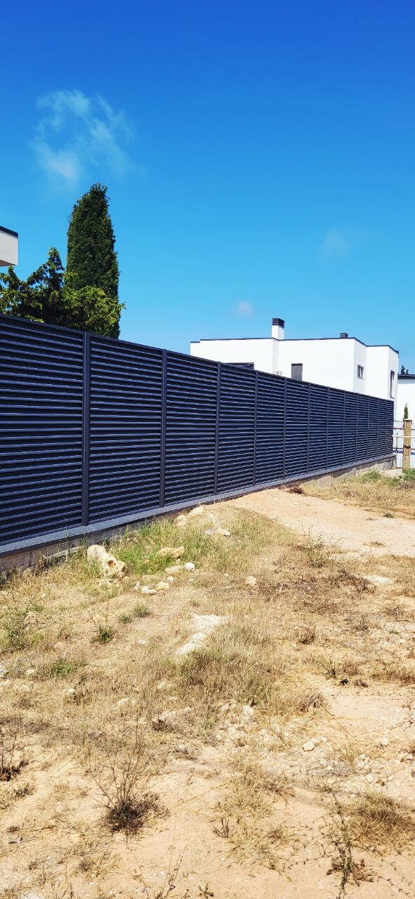 Забор-жалюзи 65м RAL7024/7024 Серый Графит МАТТЕ двусторонний фото 6 в Рубежном