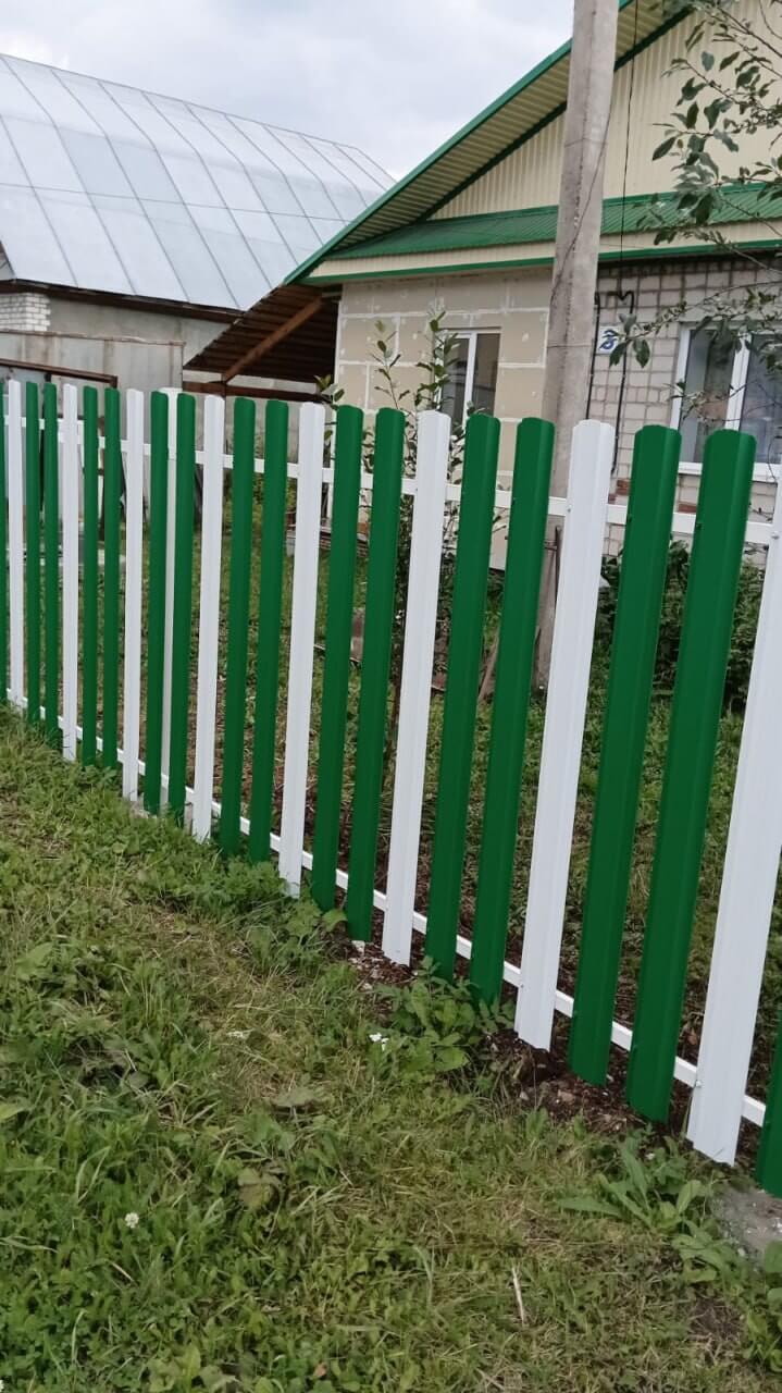 Забор из евроштакетника 10м RAL9003 Белый, RAL6029 Зеленая Мята фото 2 в Рубежном