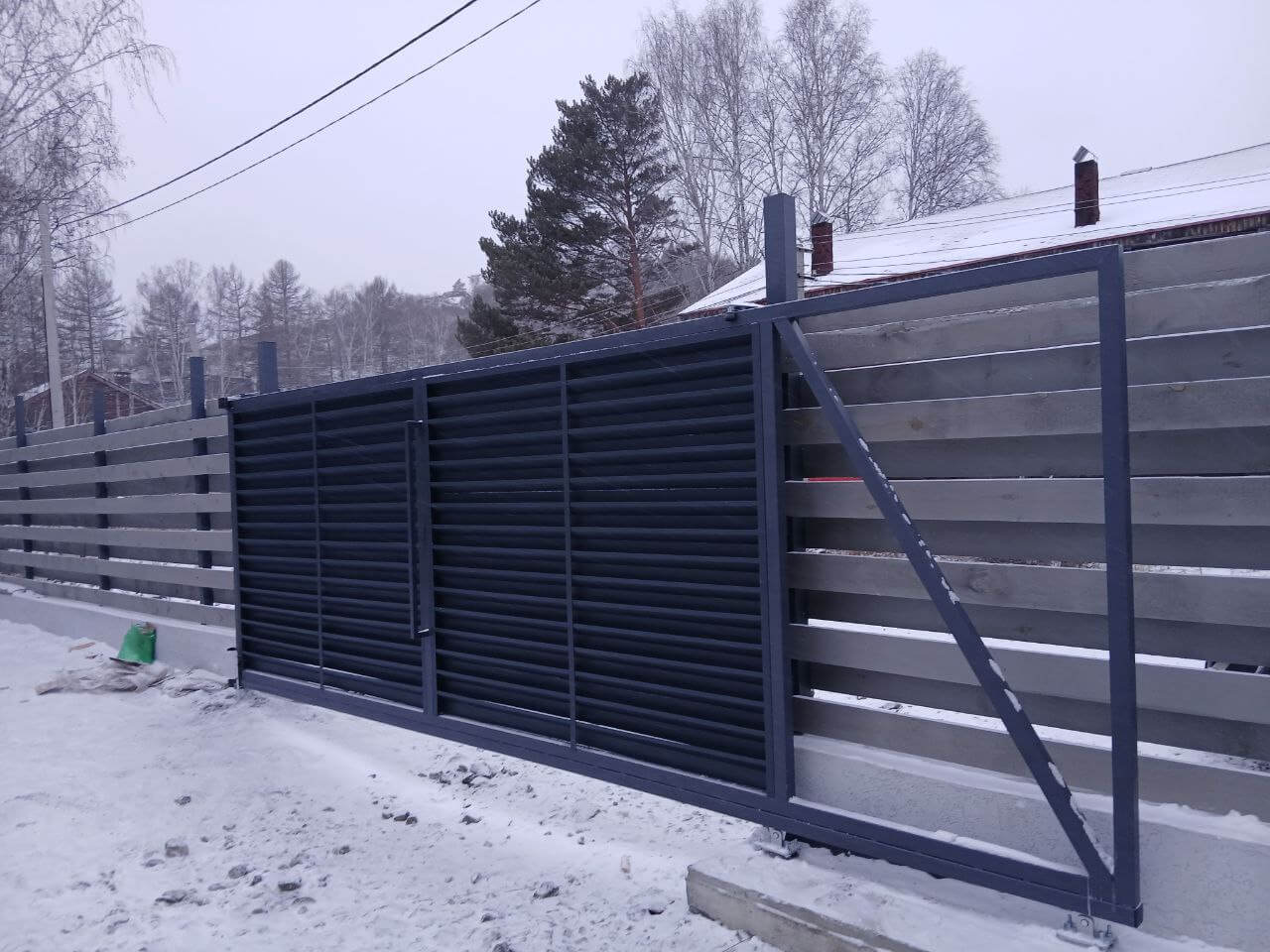 Входная группа из ламелей Хай-Тек RAL7024/7024 Серый Графит двусторонний МАТТЕ фото 4 в Рубежном