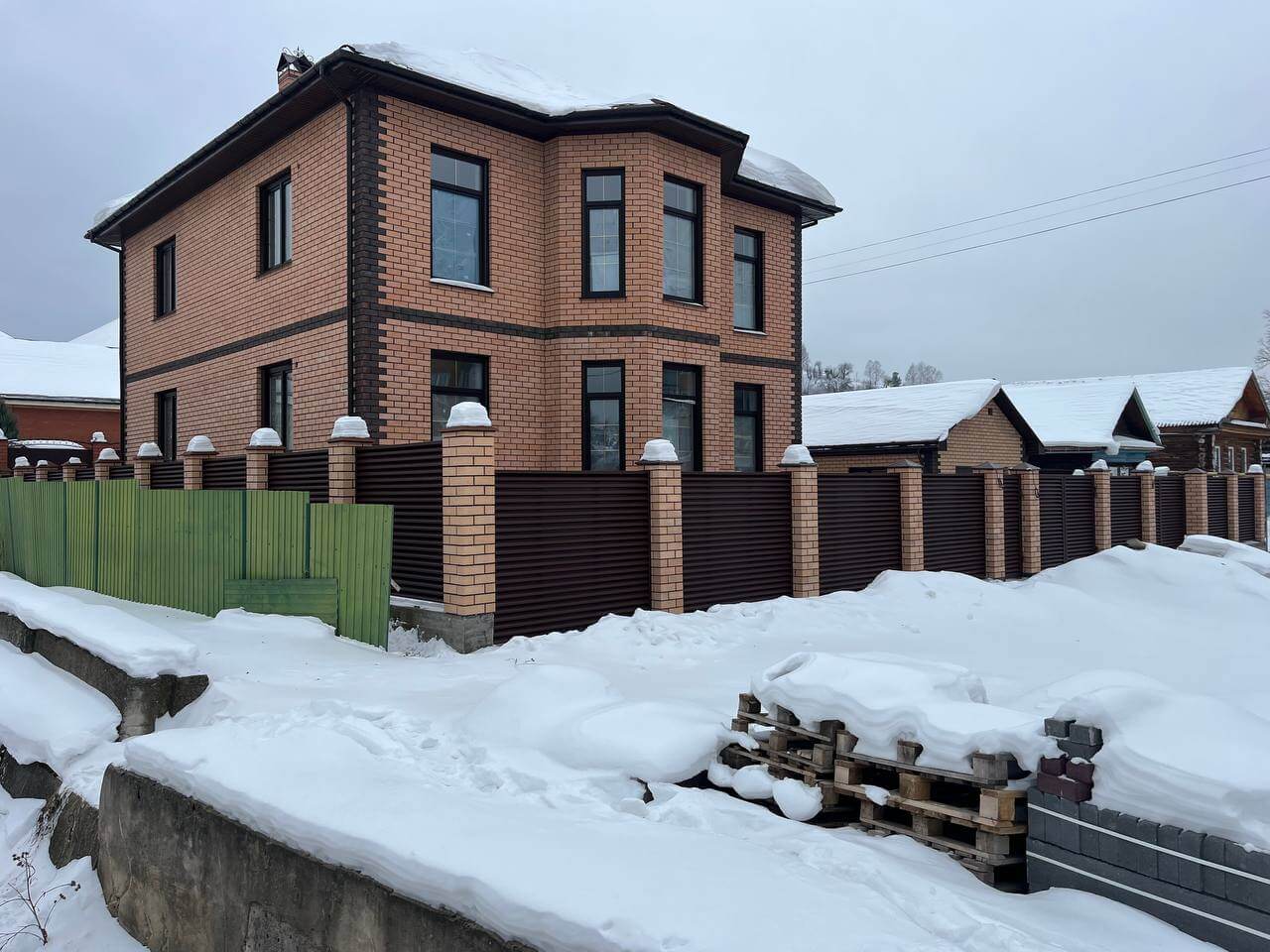 Забор-жалюзи из ламелей ЭКО-Z 87м RAL8017/8017 Шоколад двусторонний МАТТЕ фото 12 в Рубежном