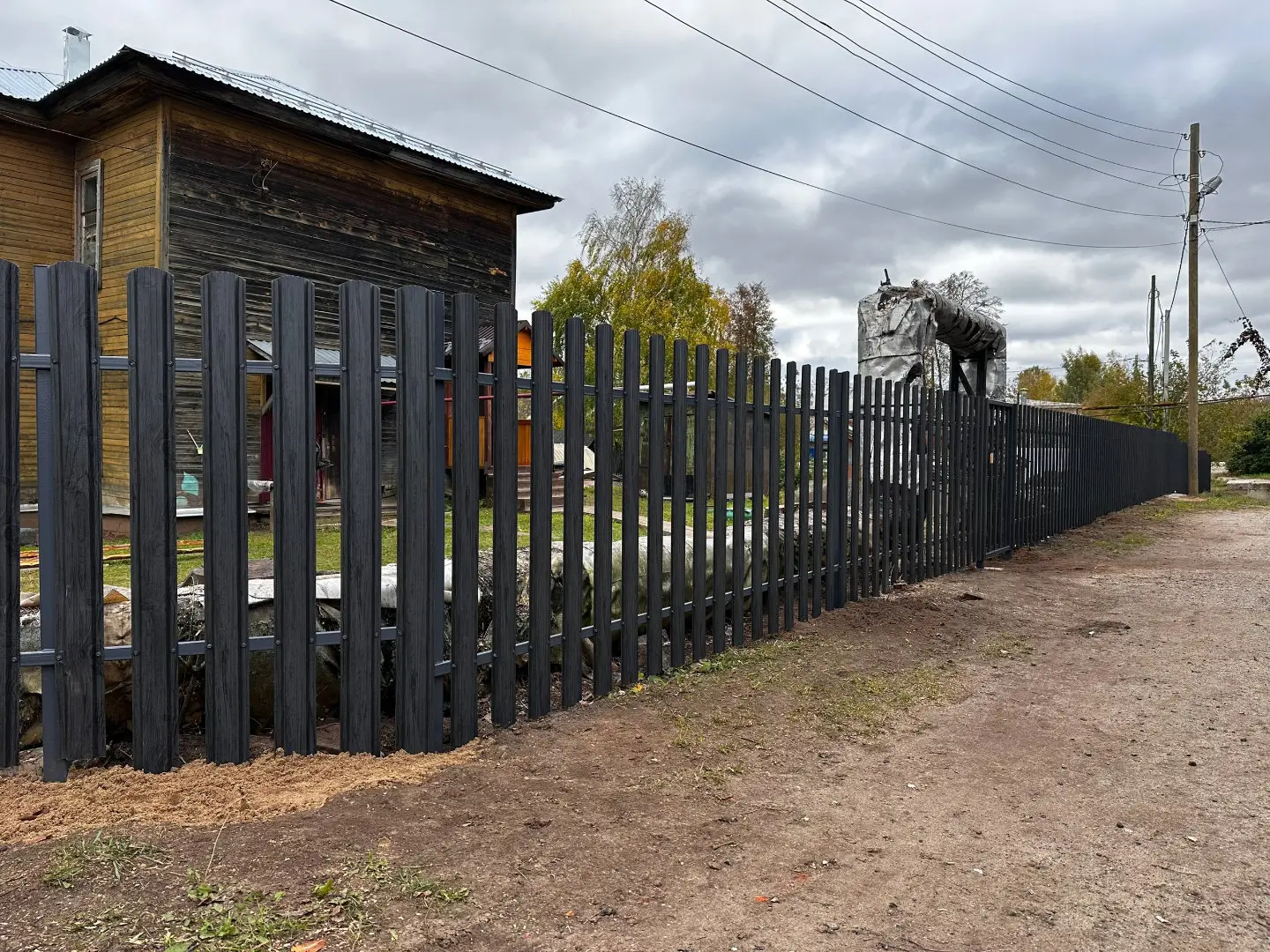 Забор из евроштакетника 63м Черное Дерево 3D Принтек фото 1 в Рубежном