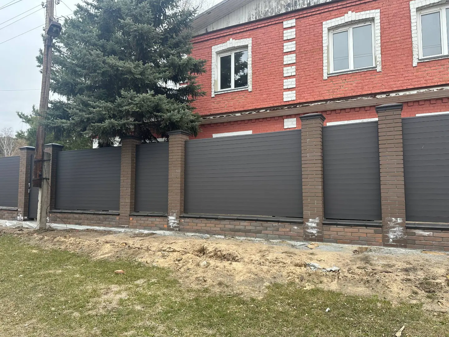 Забор-ранчо из металлического планкена 28м RAL8019 Темный Шоколад МАТТЕ в Рубежном